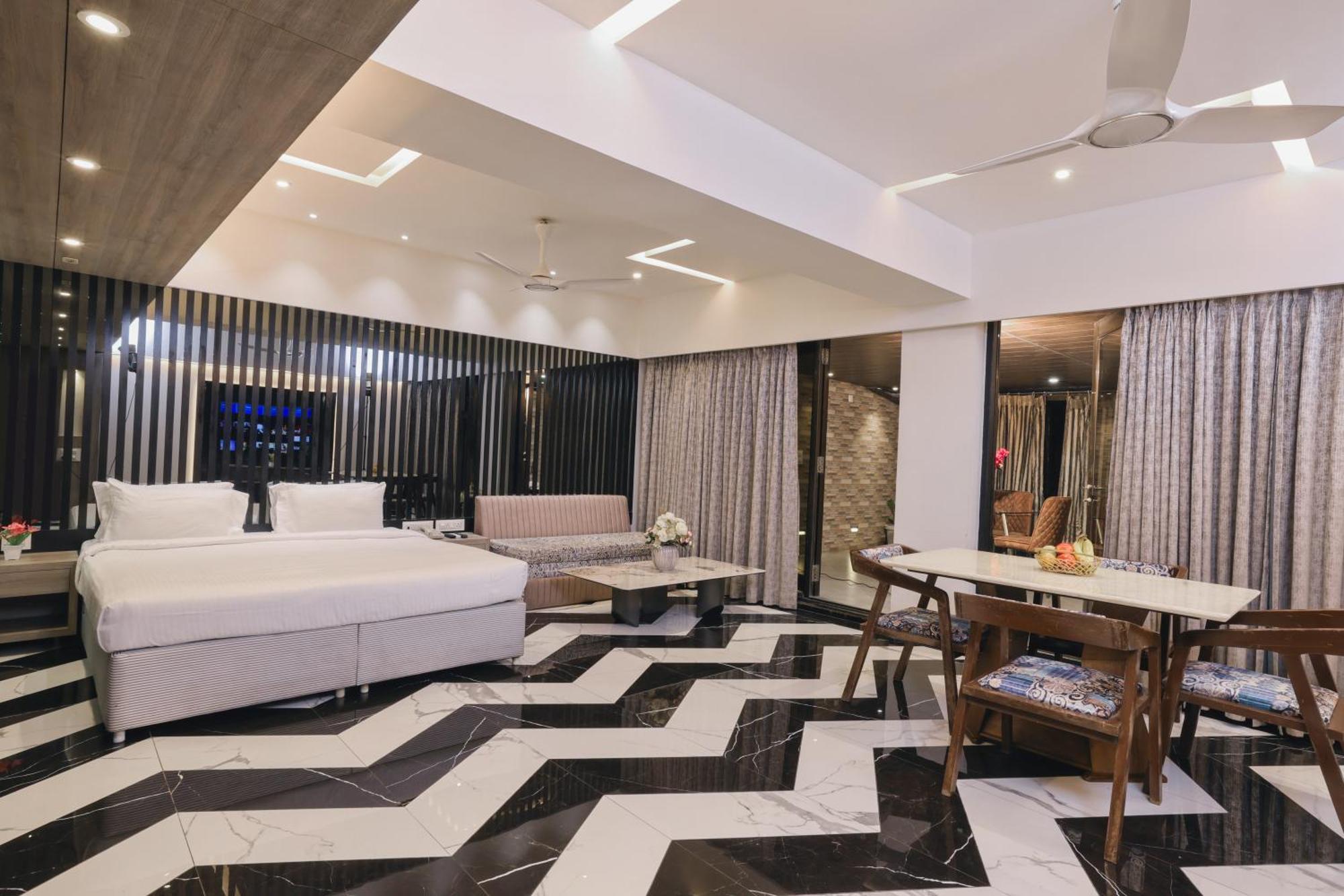 Kumar Resort By Turtle, Лонавла Екстер'єр фото